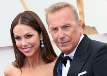 Kevin Costner's dating life after split from Christine Baumgartner - Celebrity News - Entertainment