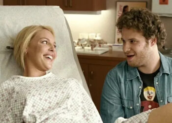 Katherine Heigl and Seth Rogen smiling in Knocked Up.