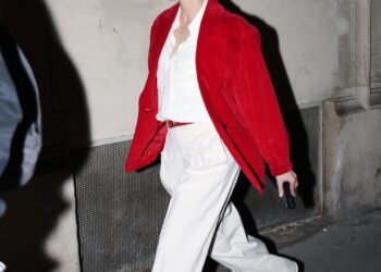 paris, france kristen stewart stuns in a red and white outfit while out and about in paris, after wrapping up the day filming "full phil" with woody harrelson. pictured: kristen stewart backgrid usa 15 october 2025 byline must read: aissaoui nacer / backgrid usa: +1 310 798 9111 / usasales@backgrid.com uk: +44 208 344 2007 / uksales@backgrid.com *uk clients pictures containing children please pixelate face prior to publication*