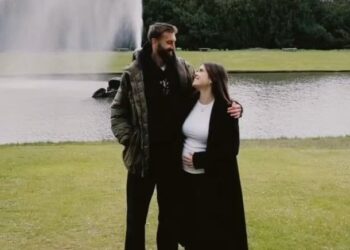 Molly Moorish, Liam Gallagher's daughter, is pregnant and cradling her baby bump