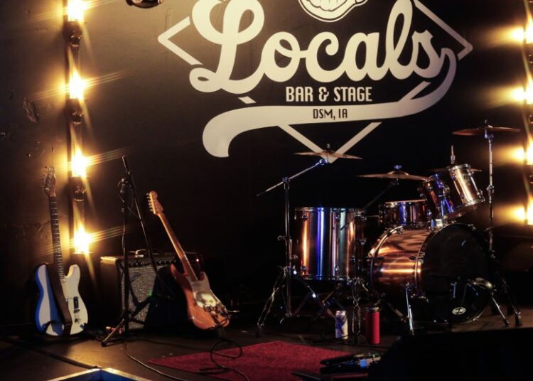 Locals Bar & Stage is 'bringing entertainment back' to Walnut Street
