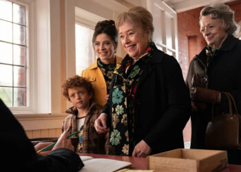 kathy bates, maggie smith, the miracle club