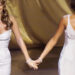 Singers Mariah Carey (L) and Whitney Houston perform "When You Believe" during the 71st Academy Awards 21 March 1999 at the Dorothy Chandler Pavilion.