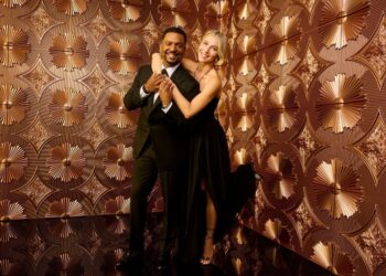 u200bAlfonso Ribeiro and Julianne Hough on u200bDancing With the Starsu200b season 34