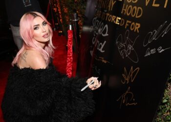 Megan Fox stuns in blood-soaked look for 'Jennifer's Body' screening