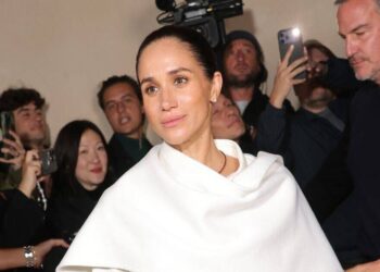 Meghan Markle's dramatic Paris Fashion Week outfit gets three-word verdict - Celebrity News - Entertainment