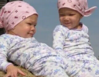 Isabella and Sophia Strahan via Instagram, October 28, 2025.