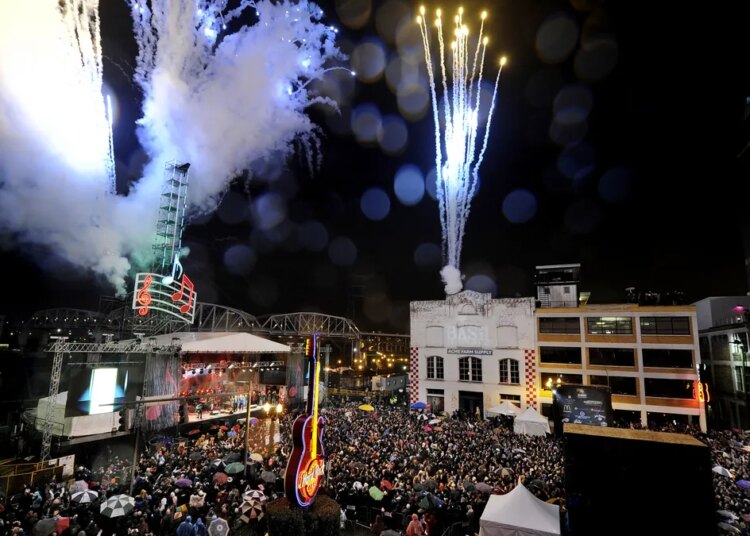 Nashville New Year's Eve Live headliners include Lainey Wilson, Jason Aldean