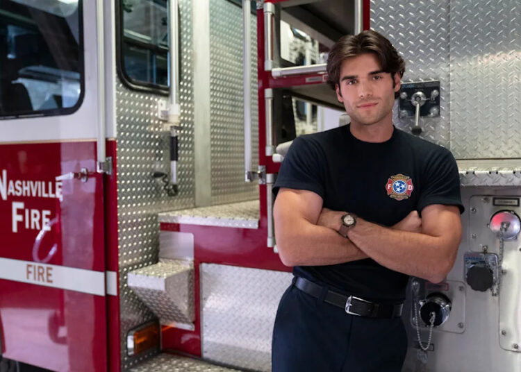 Hunter McVey in 9-1-1: NASHVILLE.