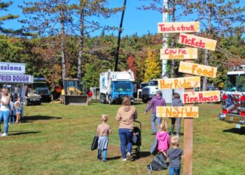 New Ipswich marks 275 years with festive parade, music and fireworks show