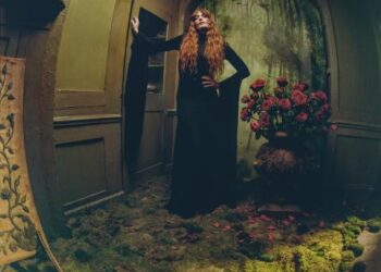 FLORENCE AUTUMN DE WILDE EVERYBODY SCREAM 1