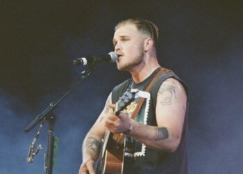 New Zach Bryan Song Sparks Backlash Over ICE Raids And Patriotism
