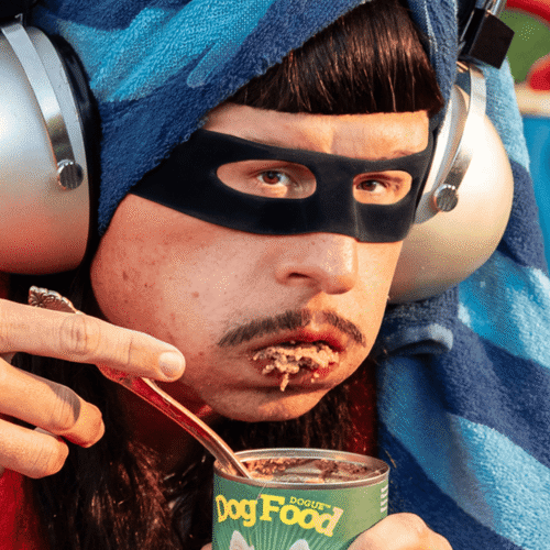 Oliver Tree gives a taste of his upcoming album and eats a lot of gross things in latest music video for “Superhero” » // MELODIC Magazine