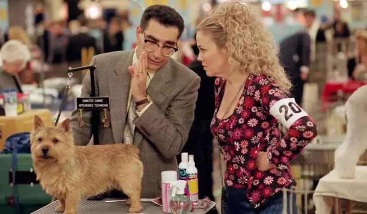 Cookie and Gerry confer at a grooming table in Best in Show (2000)