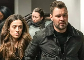 Ruzek and Burgess walking in "Chicago PD"