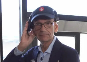Paul Finebaum works drive-thru for Zaxby’s commercial as he mulls Senate run in Alabama
