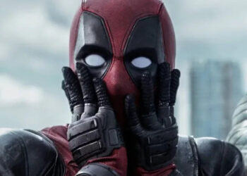 Deadpool looking shocked in Deadpool (2016)