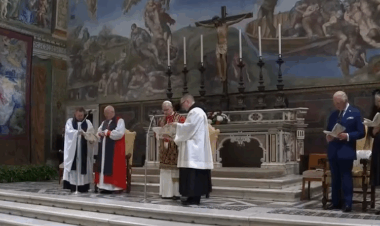 Pope Leo and King Charles pray together