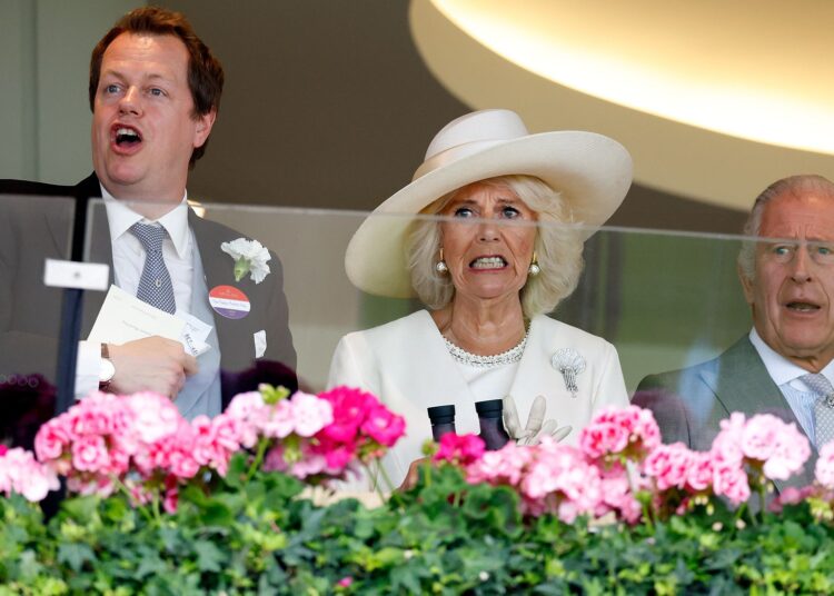 ASCOT, UNITED KINGDOM - JUNE 20: (EMBARGOED FOR PUBLICATION IN UK NEWSPAPERS UNTIL 24 HOURS AFTER CREATE DATE AND TIME) Tom Parker Bowles, Queen Camilla (wearing the Courtauld Thomson Scallop-Shell Brooch, which was worn by both Queen Elizabeth, The Queen Mother and Queen Elizabeth II) and King Charles III watch the racing on day one of Royal Ascot 2023 at Ascot Racecourse on June 20, 2023 in Ascot, England. (Photo by Max Mumby/Indigo/Getty Images)