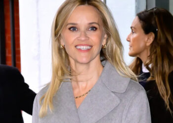 Reese Witherspoon's Coat Is So on-Trend for Fall—and Also Perfect for Petites
