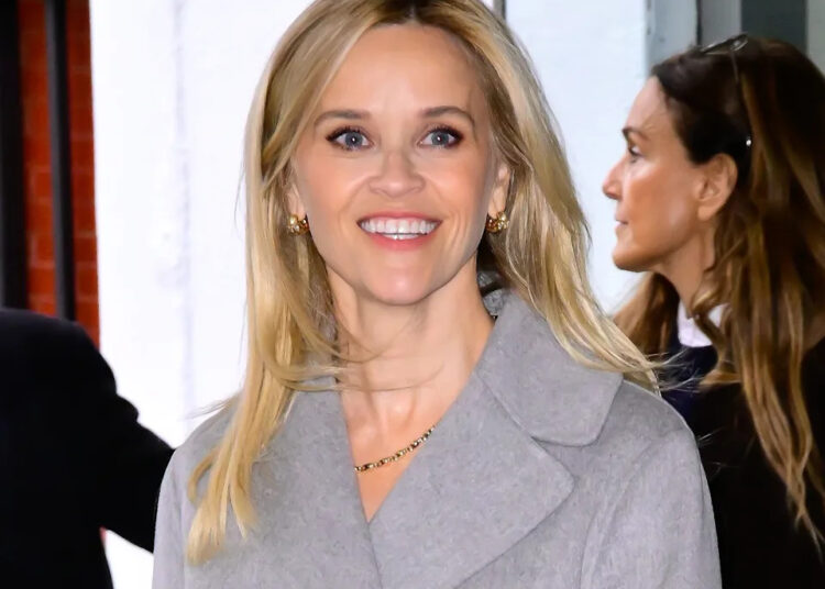 Reese Witherspoon's Coat Is So on-Trend for Fall—and Also Perfect for Petites