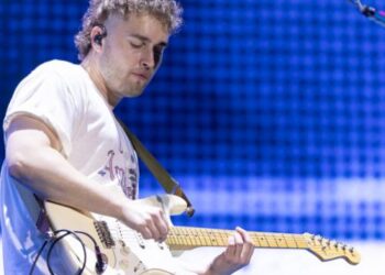 Sam Fender to release new song featuring Elton John on piano - Music News