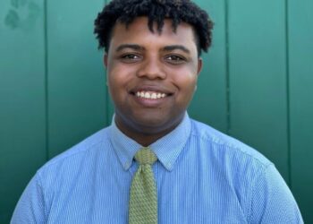 Headshot of Cameron Davis