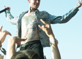Sex Pistols want to write new music with Frank Carter - Music News