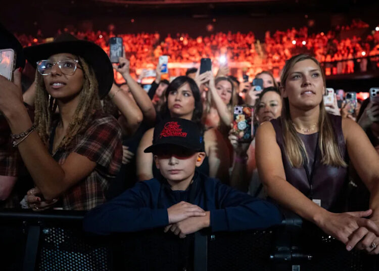 Fans wait in anticipation moments before Shaboozey performs at The Pinnacle in Nashville, Tenn., Monday, Sept. 29, 2025.