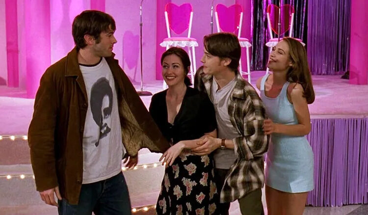 Rene with Brodie, Quint, and Brandi at the mall in Mallrats