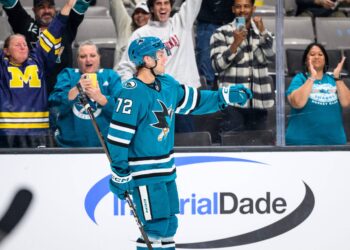 San Jose Sharks forward William Eklund