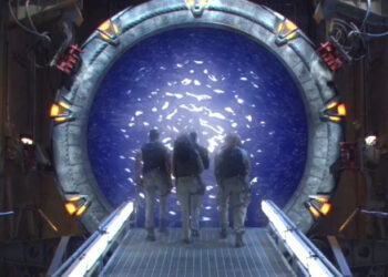 The SG-1 crew walk inside one of the titular devices in Stargate SG-1