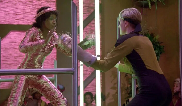 Tasha Yar fighting with Lutan on Star Trek: The Next Generation