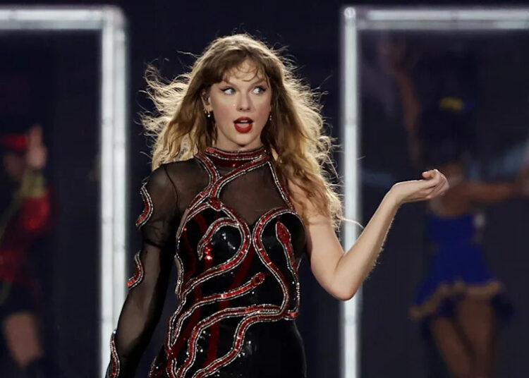 Taylor Swift during the Reputation era on tour