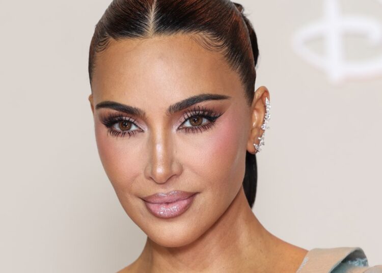 Tearful Kim Kardashian reveals brain aneurysm diagnosis – NBC New York