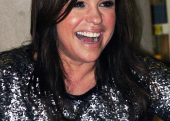 RACHAEL RAY SIGNING COPIES OF HER BOOK IN PHILADELPHIA