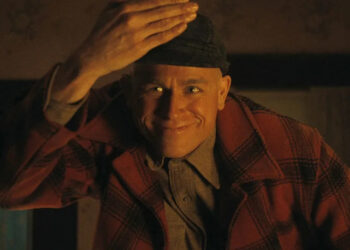 Charlie Hunnam in Ed Gein in Monster: The Ed Gein Story.