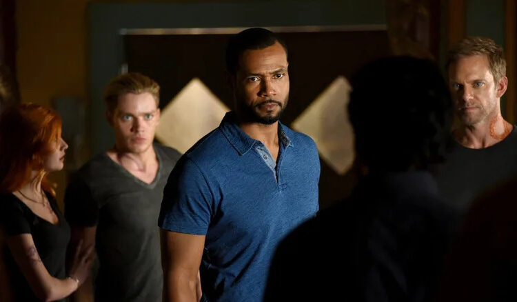 Clary, Jace, Luke, and Michael looking at someone in Shadowhunters