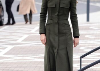 Kate’s latest appearance cements the trend, reminding us that fashion is often the most elegant form of diplomacy.