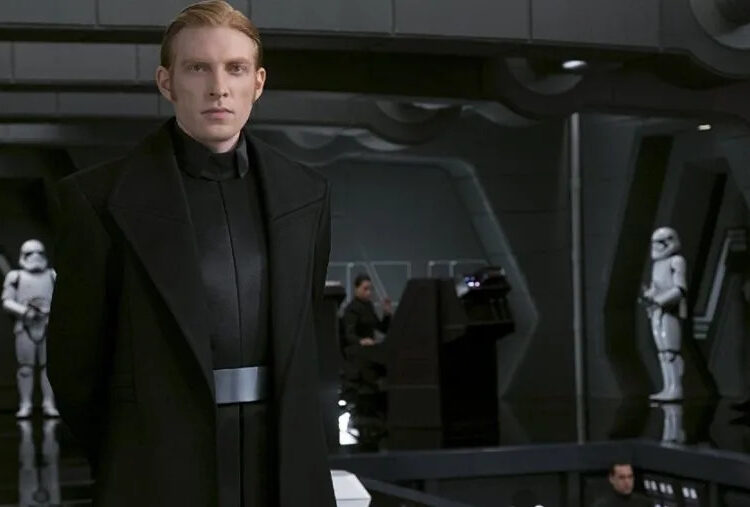 General Hux gets hit with a “Yo Mama” joke in <em>The Last Jedi</em>.