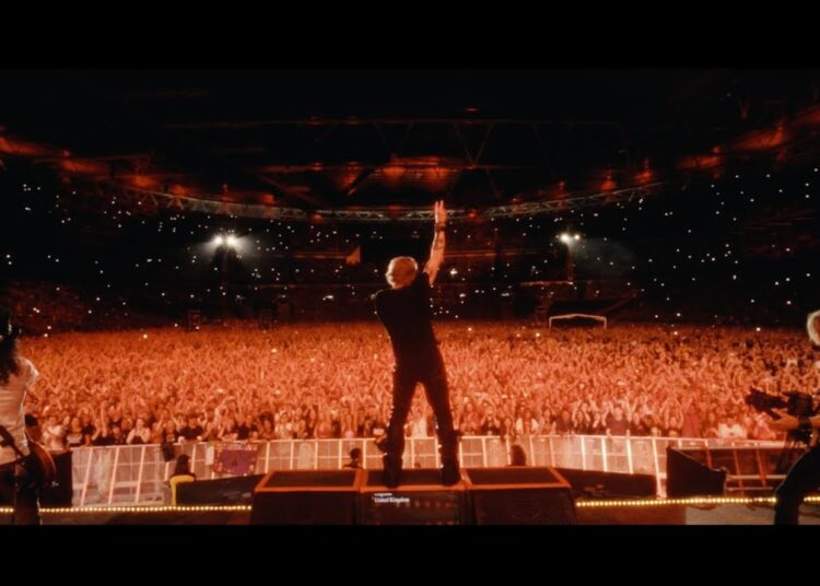 Guns N' Roses live at Wembley Stadium, UK - YouTube