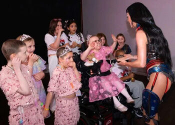 Cynthia Parkhurst Katy Perry with young fans.