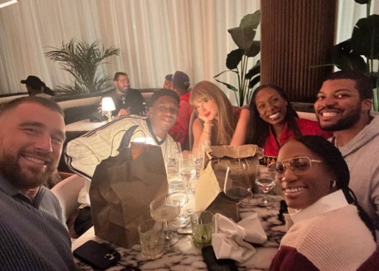 Taylor Swift Travis Kelce Have Dinner Date After Chiefs Game