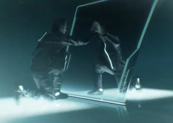 A flashback from Tron: Legacy shows how Flynn created his digital mirror, CLU