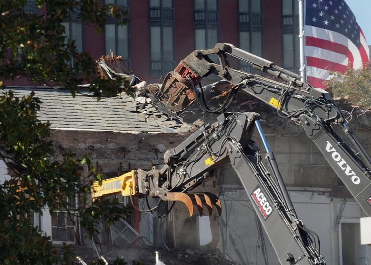 Demolition of East Wing for new White House ballroom