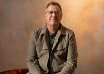 Vince Gill marks 50 years in music with new EP series '50 Years From Home'