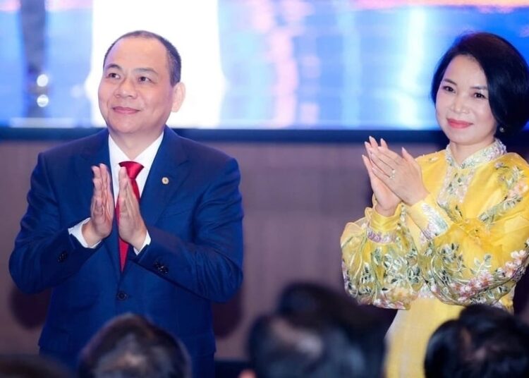 Vingroup chairman Pham Nhat Vuong and his wife Pham Thu Huong. Photo courtesy of Znews.