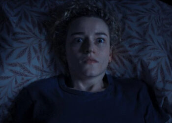 Julia Garner looks terrified in her bed in Weapons.