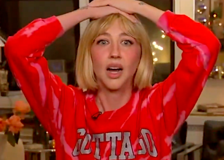Watch Heidi Gardner Lose It Over Chiefs' Bad Play In Real Time After 'SNL' Exit