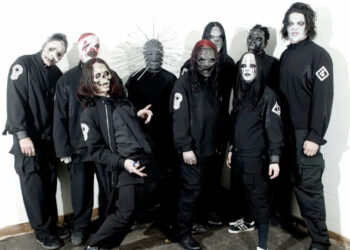 Slipknot pictured in the year 2000.